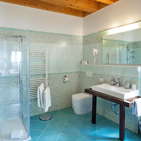 马萨维奇亚酒店 2* 马萨马里蒂马